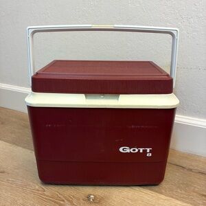 Vintage Gott 8 Quart Red Cooler Lunch Box Camping Picnic USA
Good Condition